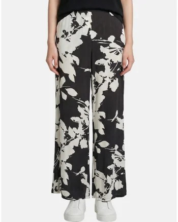 Pantaloni cu croiala ampla si model floral, Negru