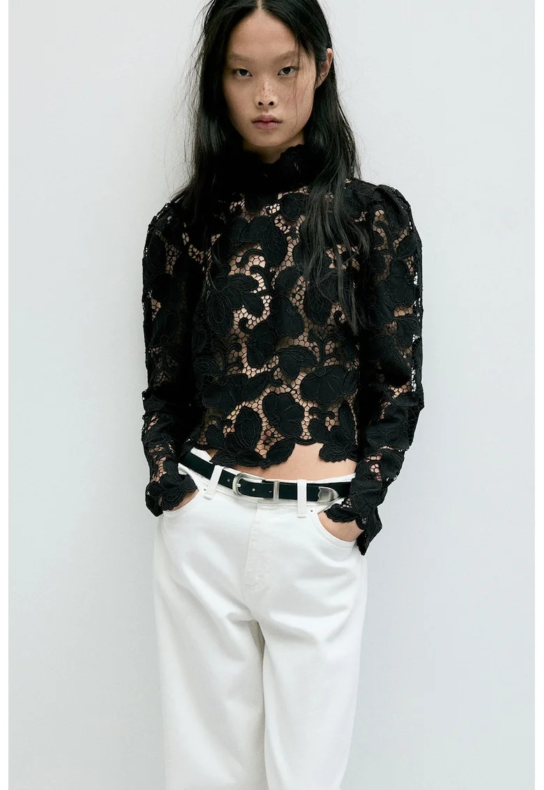 Bluza cu perforatii si broderie, Negru