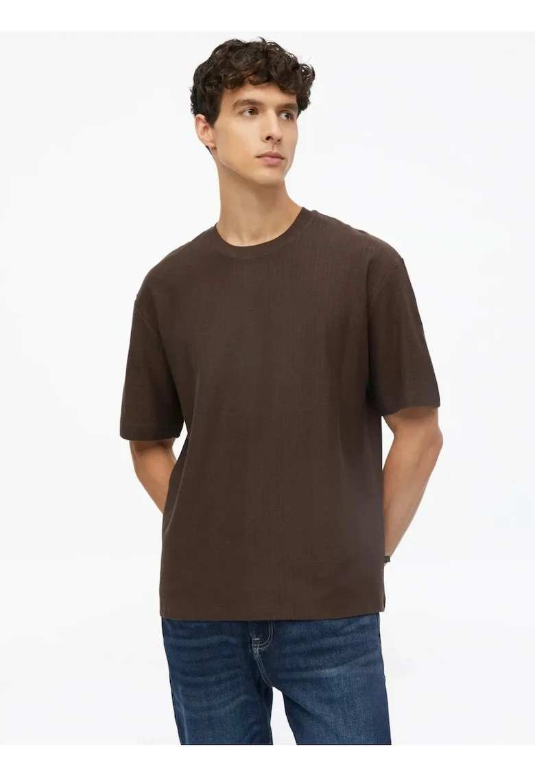 Tricou barbati, la baza gatului, din bumbac, Relaxed Fit, Maro inchis