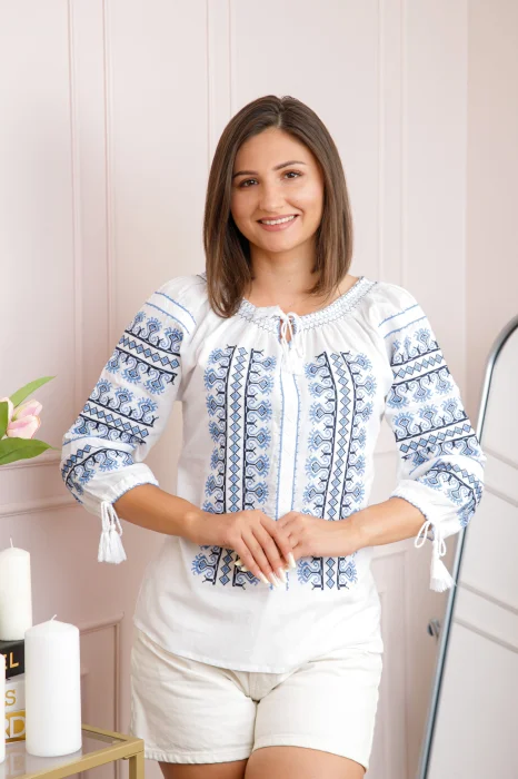 Bluza tip ie alba cu motiv geometric albastru Vera 09