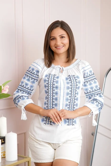 Bluza tip ie alba cu motiv geometric albastru Vera 09
