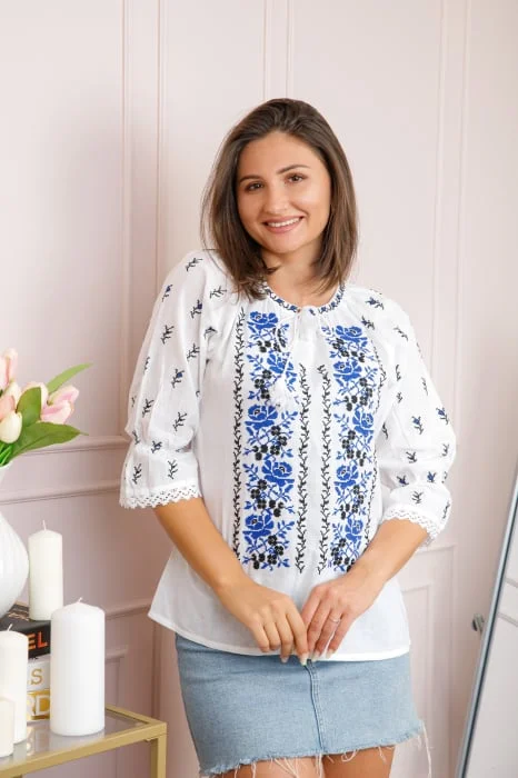Bluza tip ie alba cu motiv floral albastru Floriana 02