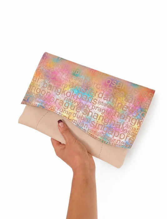 Plic handmade  din piele naturala ivoire  , cu nume de orase inscriptionate