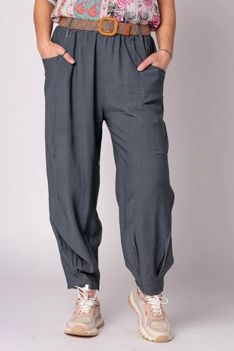 Pantaloni gri, masura mare, cu curea, din vascoza