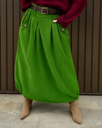 Fusta balon din catifea reiata cu curea si elastic lateral la baza, verde deschis