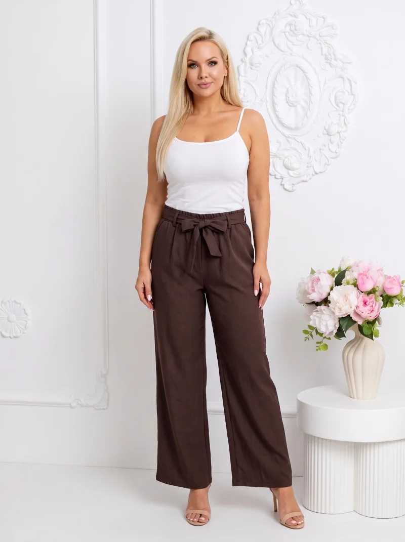Pantaloni eleganti maro cu talie...
