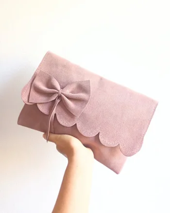 Plic handmade roz pudra, din piele naturala intoarsa, cu fundita