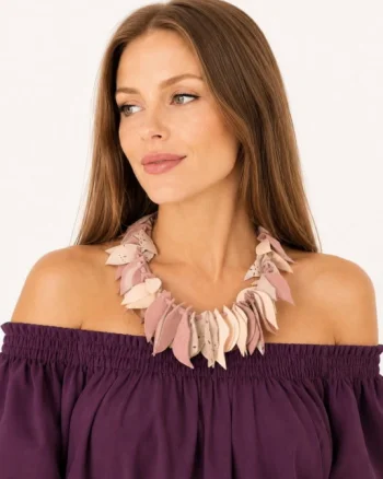 Colier handmade realizat din piele naturala,nuante pastelate roz pudra ,somon