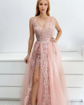 Rochie eleganta roz pudra cu broderie pretioasa in partea superioara