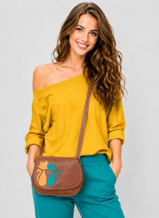 Geanta crossbody handmade, cu pisicute colorate  ,din piele naturala maro