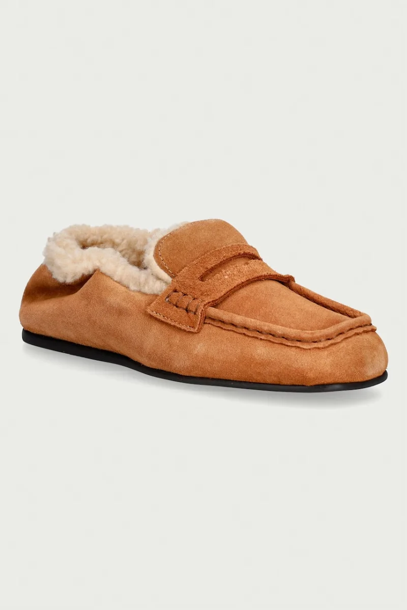 Posa  mocasini pentru femei din piele întoarsă Penny Loafer