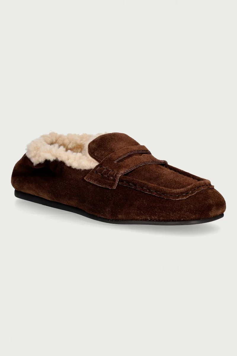 Posa  mocasini pentru femei din piele întoarsă Penny Loafer