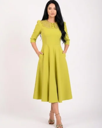 Rochie lunga cu guler brodat