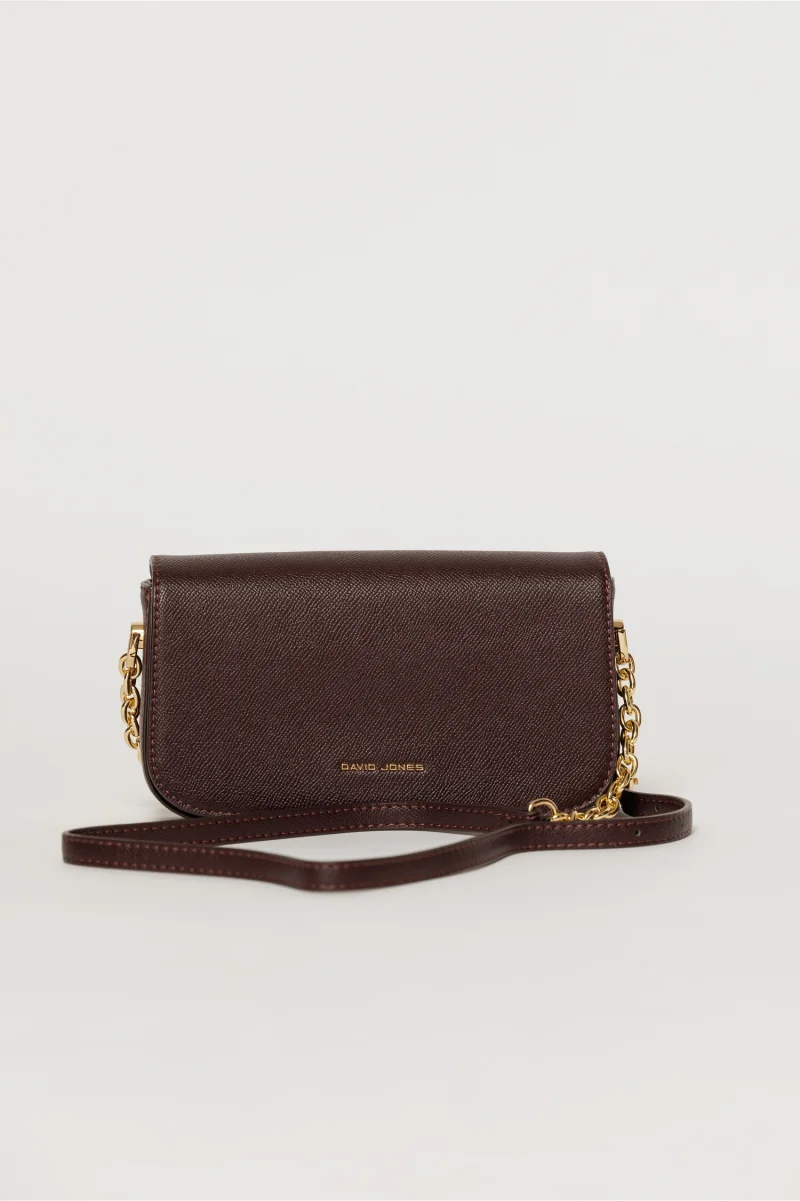 Geanta burgundy mica cu design elegant si inchidere cu clapeta
