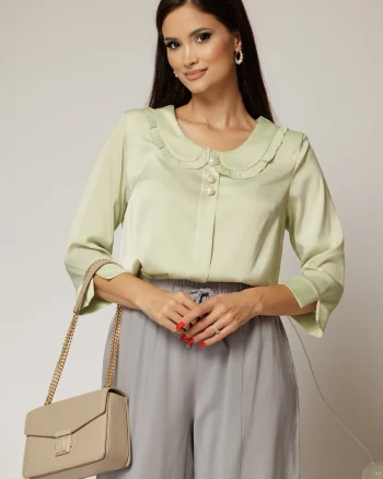 Bluza verde fistic cu nasturi decorativi si guler rotund incretit