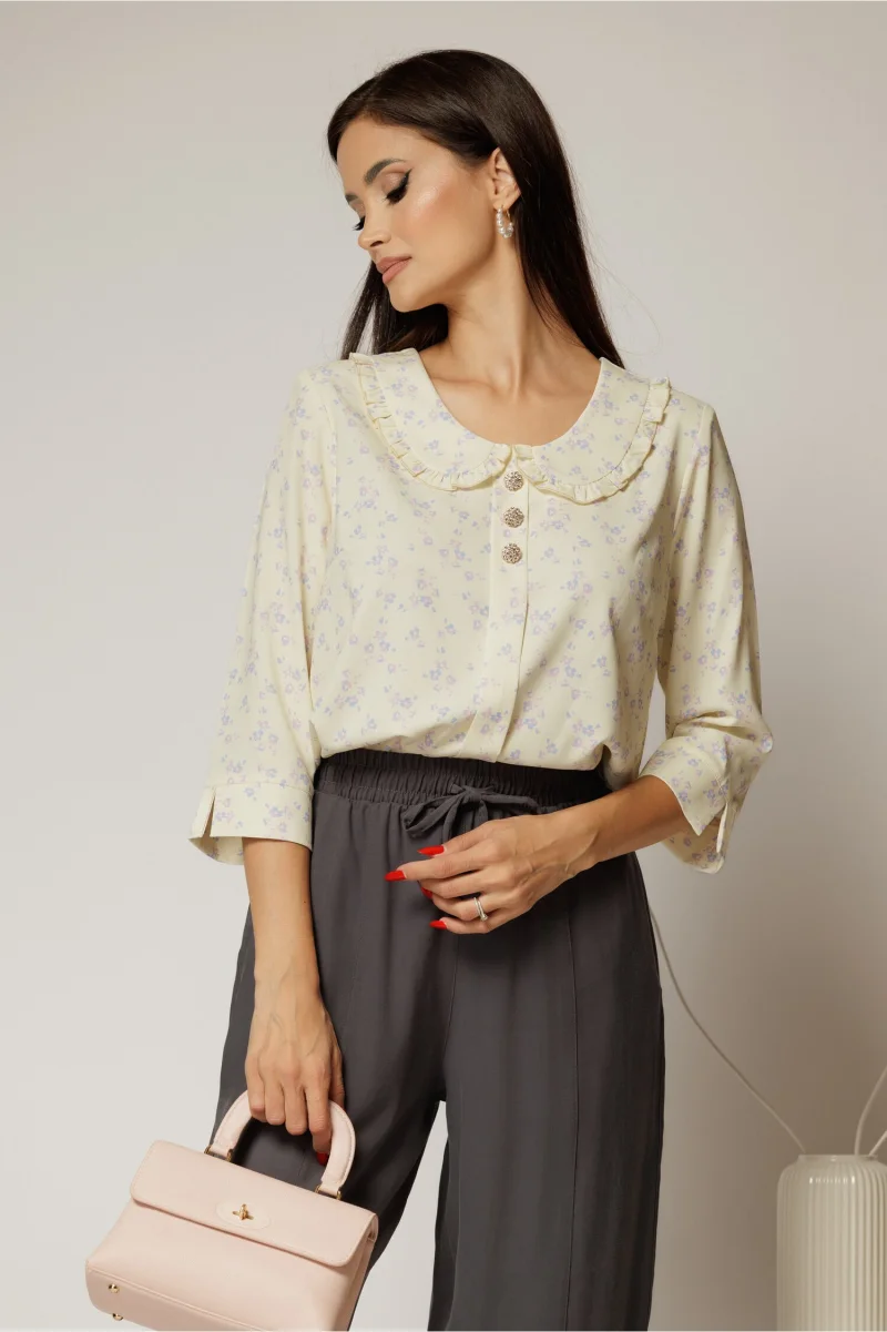Bluza galbena cu imprimeu floral mov nasturi decorativi si guler rotund incretit