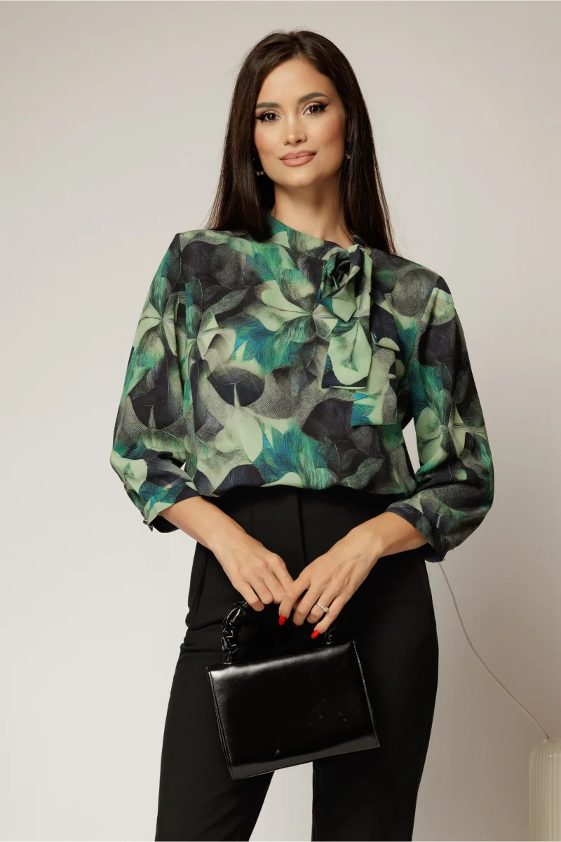 Bluza verde cu funda la decolteu