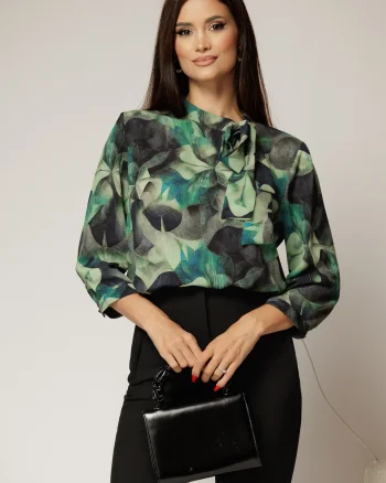 Bluza verde cu funda la decolteu