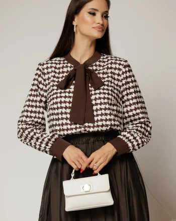 Bluza cu imprimeu abstract in tonuri de maro si alb cu funda la decolteu