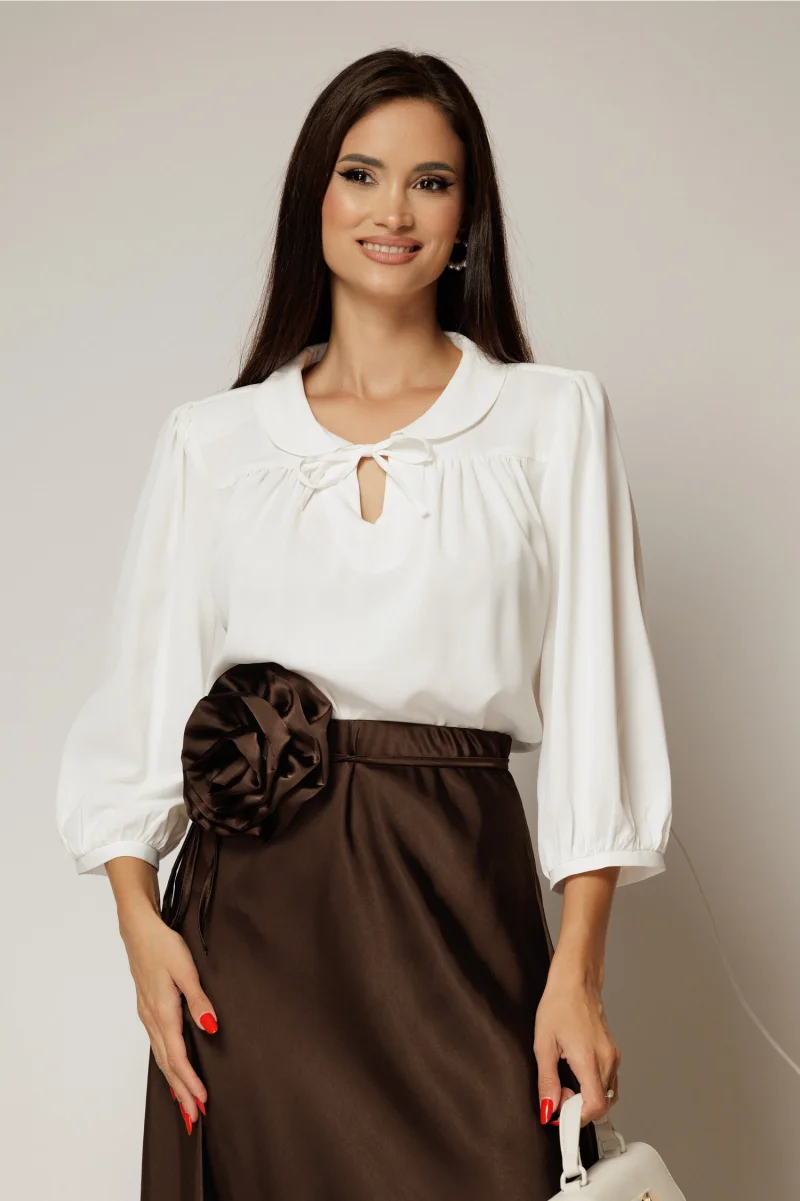 Bluza alba cu guler rotund si snur la gat