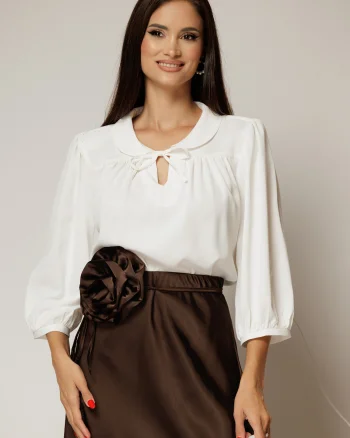 Bluza alba cu guler rotund si snur la gat