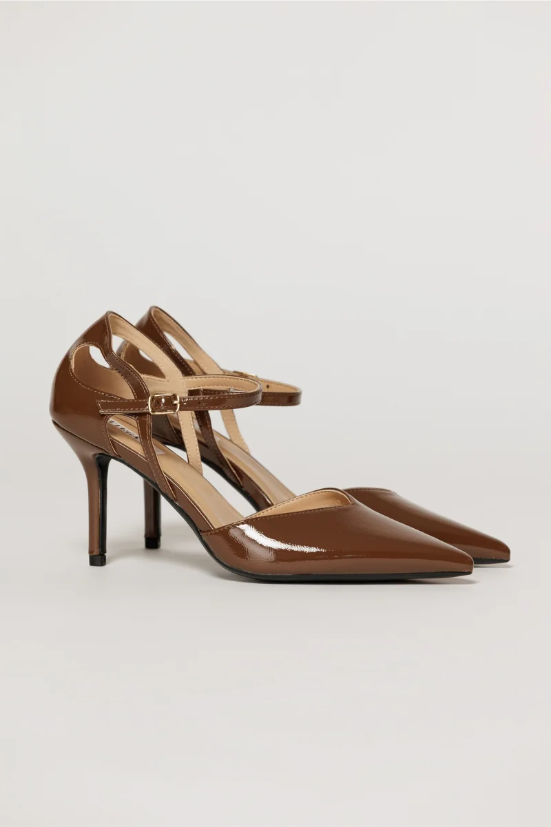 Pantofi eleganti maro aspect lucios cu bareta si decupaj lateral