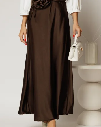 Fusta lunga maro din satin cu cordon floral voluminos