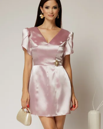 Rochie roz scurta din tafta cu accesoriu auriu in talie