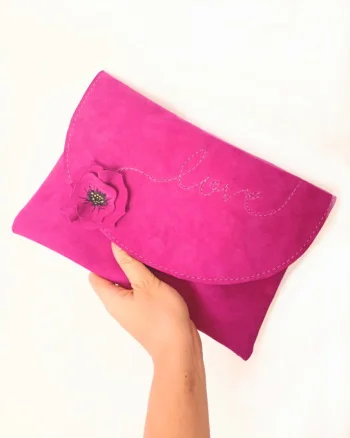 Plic fuchsia handmade,  din piele naturala, cu trandafir si mesaj cusut