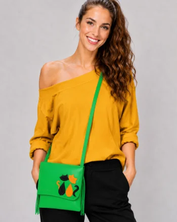 Geanta crossbody handmade, cu pisicute colorate  ,din piele naturala verde