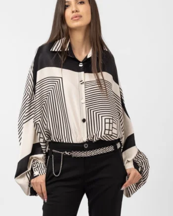 Camasa din satin oversize, cu maneci bufante si imprimeu jocuri de linii alb cu negru