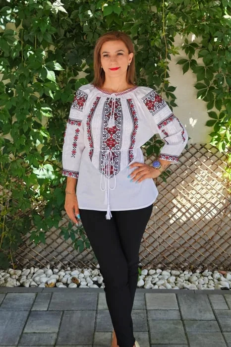 Ie Traditionala Laura 9