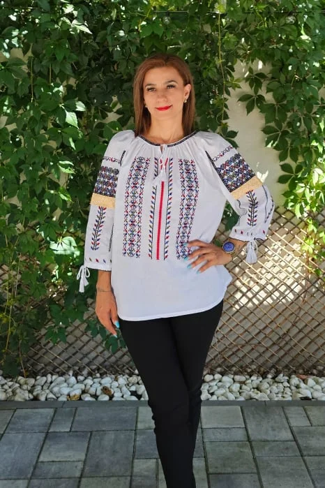 Ie Traditionala Nadia 8