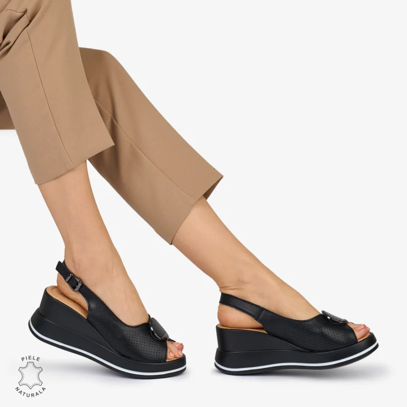 SANDALE Dama Piele Naturala CU TALPA INALTA SI ACCESORIU METALIC CRL1047 Culoare: NEGRU