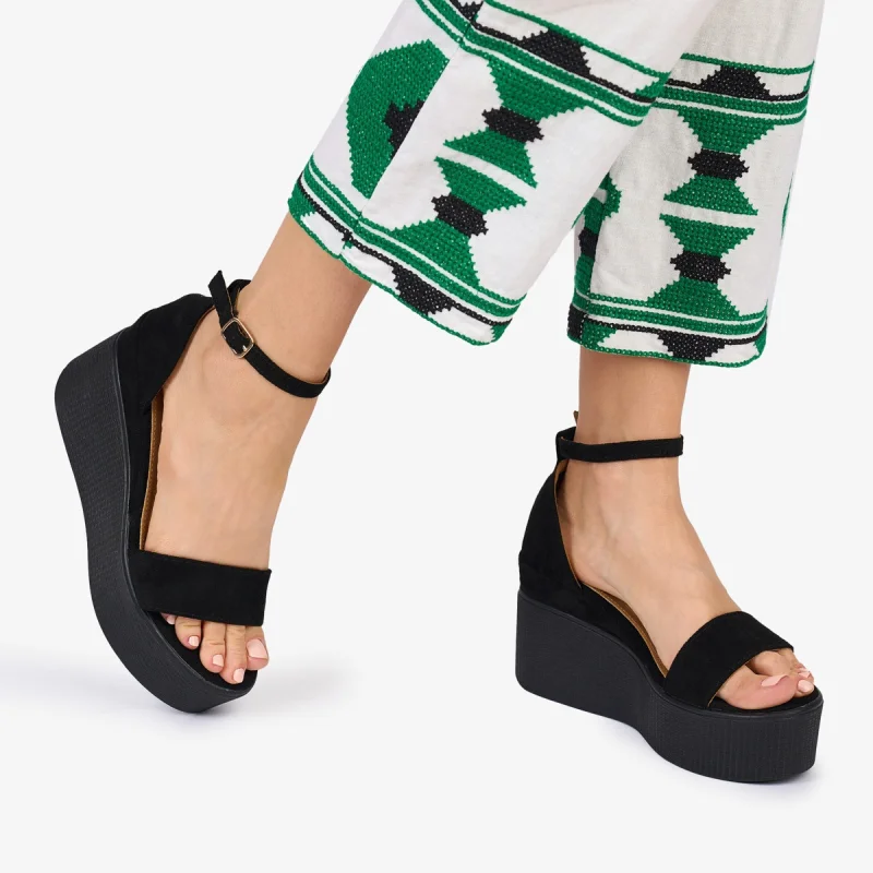 SANDALE dama Piele ECOLOGICA INTOARSA CU PLATFORMA CRL1010 Culoare: Negru