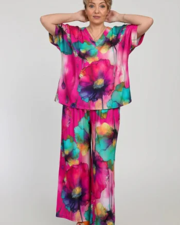 Compleu cu pantaloni din vascoza cu matase, cu imprimeu flori picturale pe fond fucsia