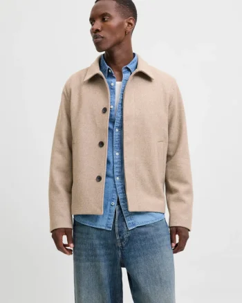 Jack & Jones Palton scurt barbati, JEHARRIS, cu guler inalt si 2 buzunare oblice, Maro deschis (SELECTATI MARIMEA: S)