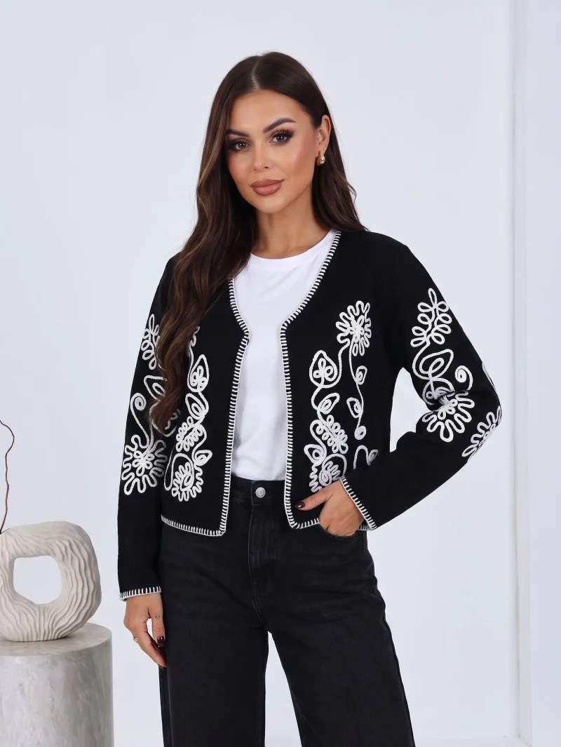Cardigan scurt din tricot cu bro...