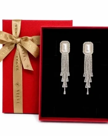 Cercei eleganti lungi Celeste, cu perla decorativa, cristale stralucitoare si franjuri fine, in cutie cadou, Argintiu