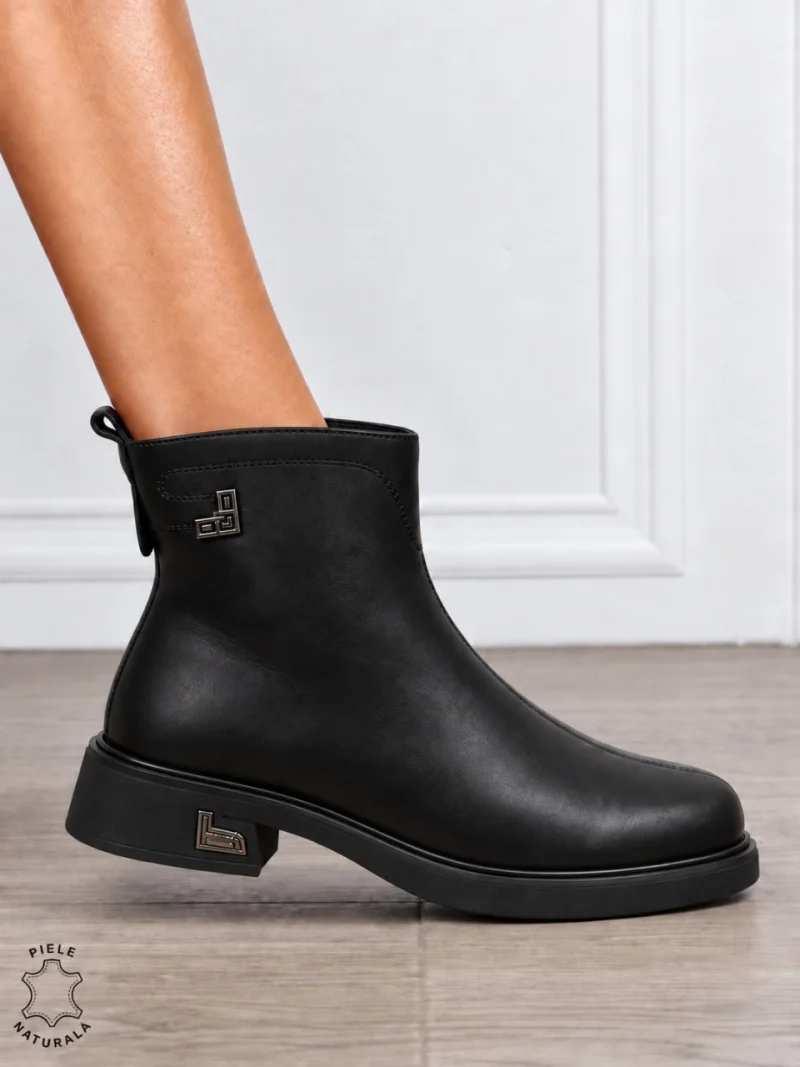Ghete damă din piele naturală cu design clasic și talpă confortabilă CRL1856 NEGRU
