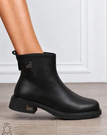 Ghete damă din piele naturală cu design clasic și talpă confortabilă CRL1856 NEGRU