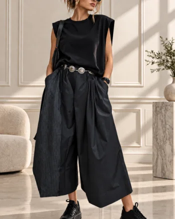 Pantaloni palazzo asimetrici cu panou suprapus in dungi si croi amplu, negri