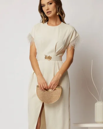 Rochie DY Fashion midi ivoar din triplu voal cu pene la maneci