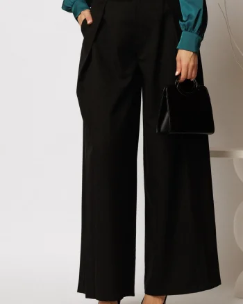 Pantaloni dama negri cu croi lejer si pliuri din talie