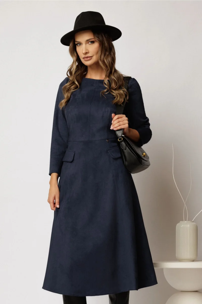Rochie midi clos bleumarin din piele intoarsa cu decolteu rotund