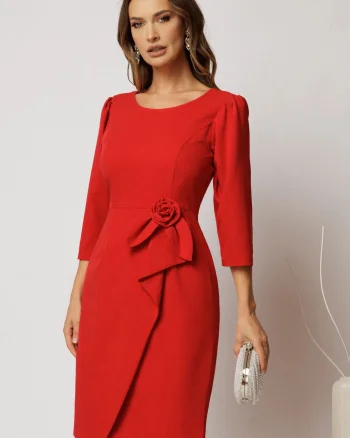 Rochie scurta rosie din stofa cu croi conic si detaliu floral
