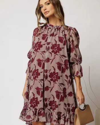 Rochie DY Fashion scurta bej cu imprimeu magenta din voal creponat