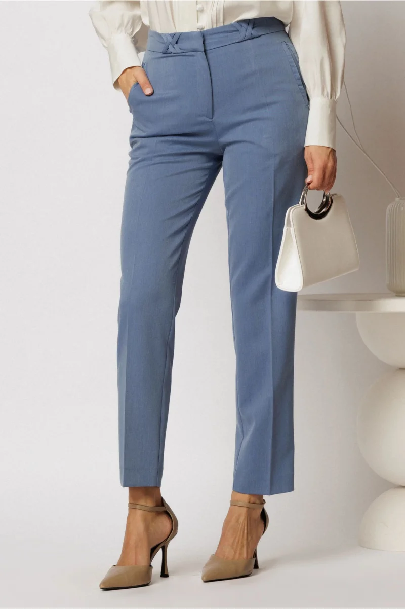 Pantaloni DY Fashion albastri cu croi conic si impletituri la talie