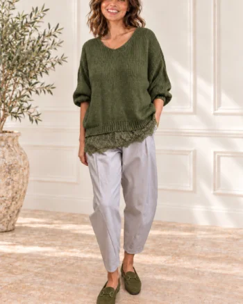 Pulover pufos verde kaki, oversize cu dantela pe margini si decolteu in V