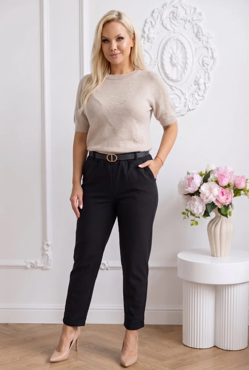 Pantaloni conici cu talie inalta...